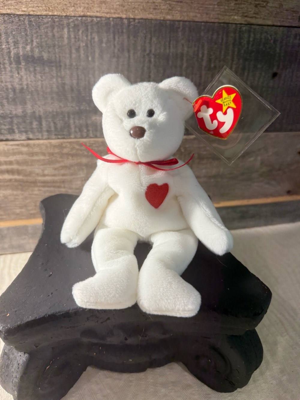 Ty Beanie Baby “Valentino” (1994) – Classic Bear w/ Tag & Display Case